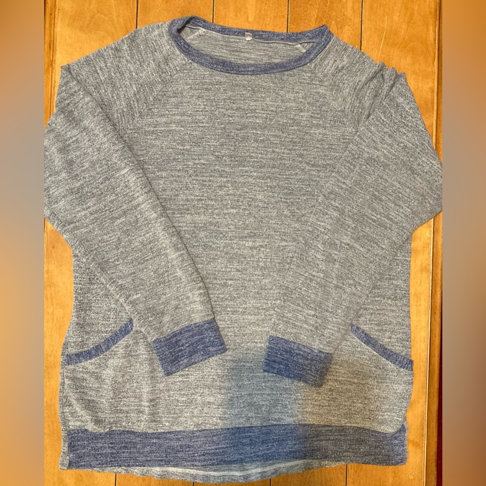 Ladies Size Large Boutique Blue Long Sleeve Pullover Sweater With Pockets